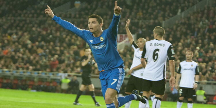 Leilão de itens de jogadores históricos do Real Madrid; Veja aqui