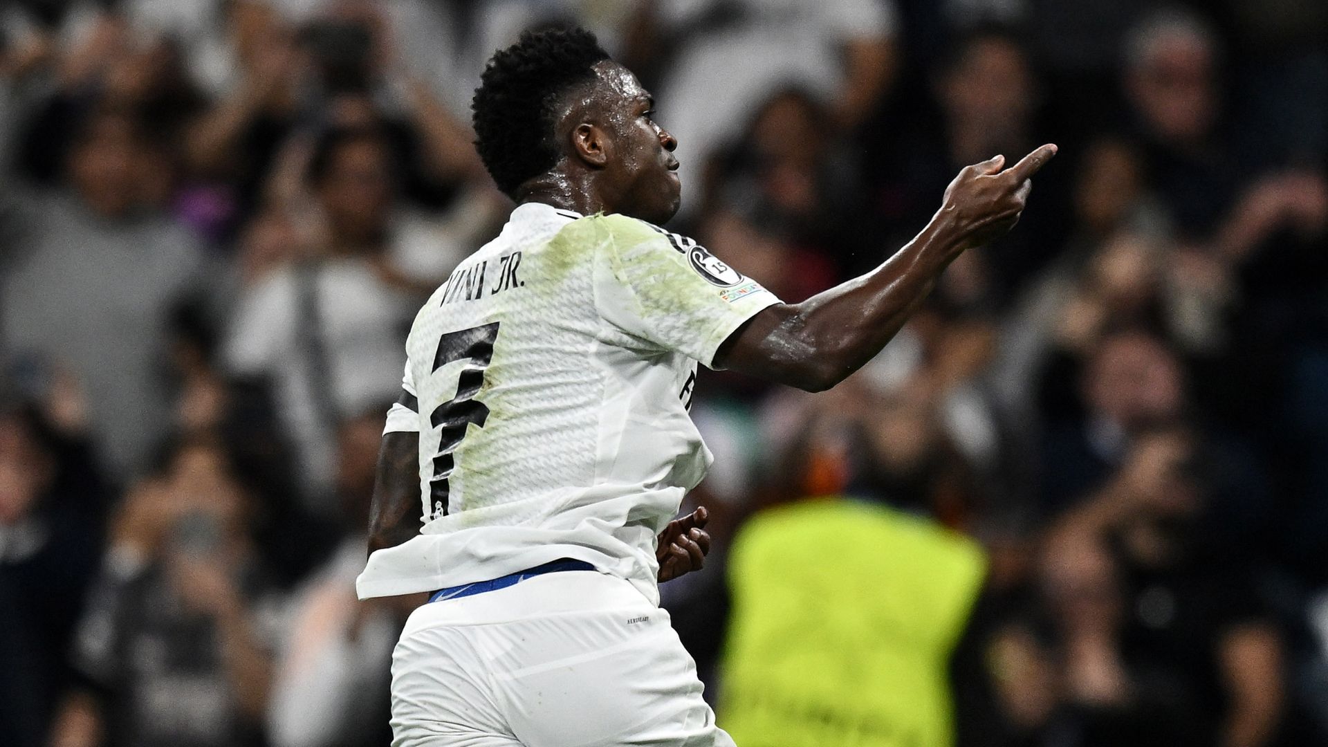 Vini Jr comemorando gol em Reall Madrid x Milan