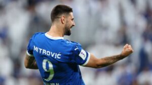 Mitrovic comemorando tereiro gol em Al-Hilal x Esteghlal
