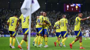 Cristiano Ronaldo e Anderson Talisca comemorando gol em Al-Nassr x Al-Ain
