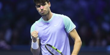 Carlos Alcaraz, tenista espanhol, vibra com ponto no ATP Finals