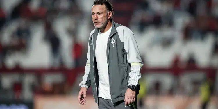 Gabriel Milito, técnico do Atlético-MG, em campo