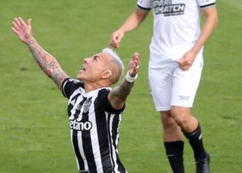 Vargas comemorando gol do Atlético-MG na final da Libertadores