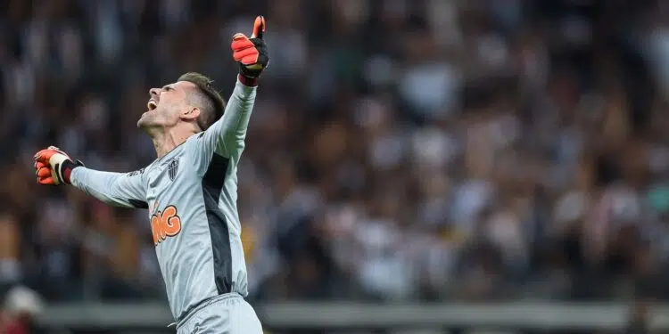 Victor comemorando a classificação para a final da Copa do Brasil, em 2014, após Atlético-MG x Flamengo