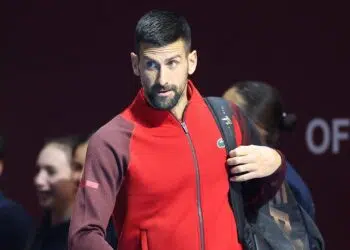 Novak Djokovic, tenista sérvio, deixa a quadra