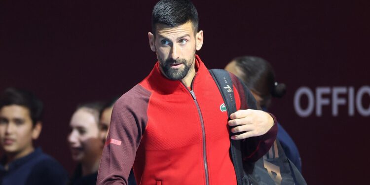 Novak Djokovic, tenista sérvio, deixa a quadra