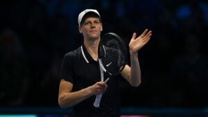 Jannik Sinner, tenista italiano, celebra no ATP Finals