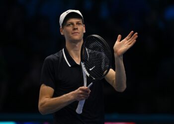 Jannik Sinner, tenista italiano, celebra no ATP Finals