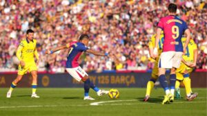 Raphinha em ação pelo Barcelona contra o Las Palmas neste sábado, 30