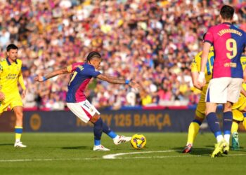 Raphinha em ação pelo Barcelona contra o Las Palmas neste sábado, 30