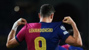 Lewandowski comemora gol histórico pelo Barcelona contra o Brest