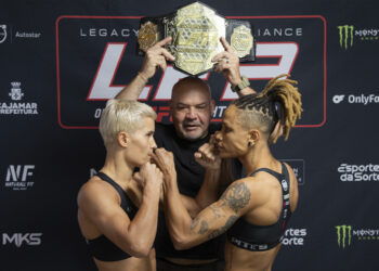 Natasha Kuziutina
 e Yasmin Guimarães duelam por cinturão interino dos palhas - Foto: LFA Brasil