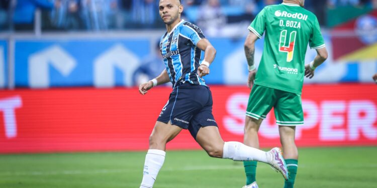 Braithwaite foi o autor do primeiro gol de Grêmio x Juventude