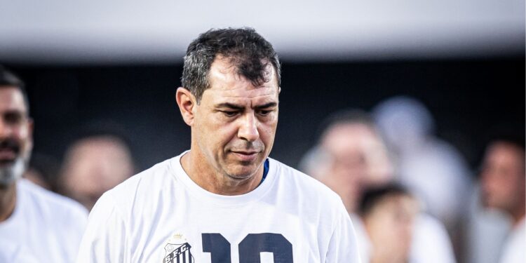 Carille responde vaias no Santos