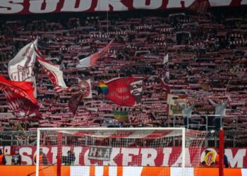Torcida do Bayern de Munique durante jogo da Champions League contra o Benfica