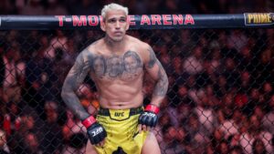 Charles do Bronx no octógono, antes de luta do UFC 300
