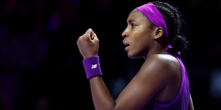 Coco Gauff vira sobre Zheng no WTA Finals