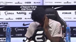 Hugo Souza, goleiro do Corinthians.
