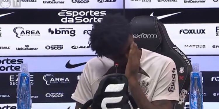 Hugo Souza, goleiro do Corinthians.