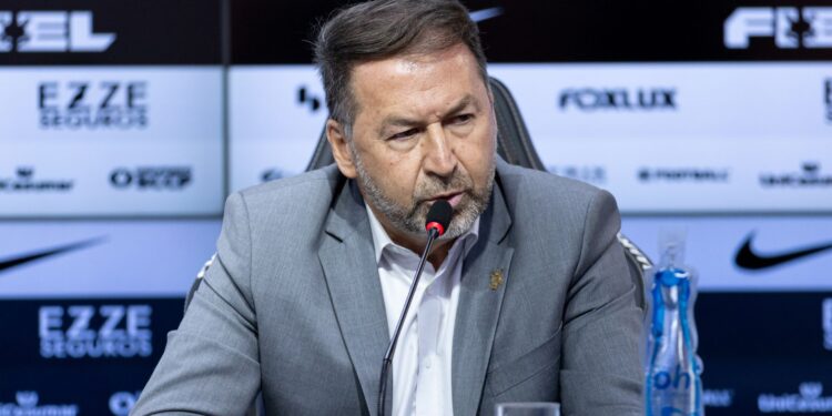 Augusto Melo, presidente do Corinthians, corre risco de Impeachment no clube.