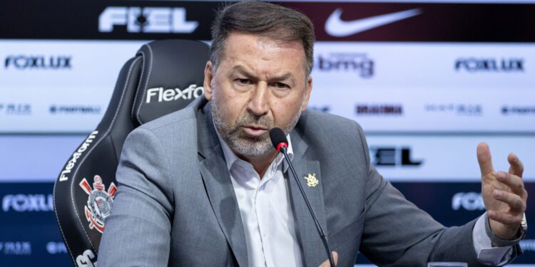 Augusto Melo, presidente do Corinthians, em coletiva de imprensa.