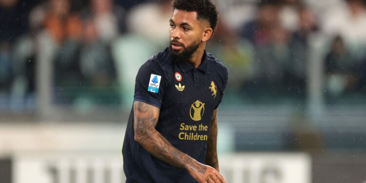 Douglas Luiz em ação pela Juventus, em partida do Campeonato Italiano