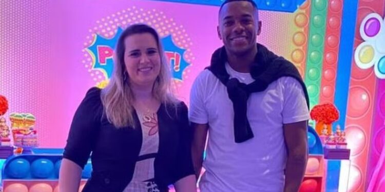 Esposa de Robinho