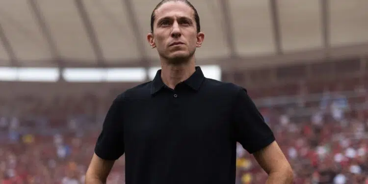 Filipe Luís, técnico do Flamengo, comanda a equipe contra o Atlético-MG na Copa do Brasil