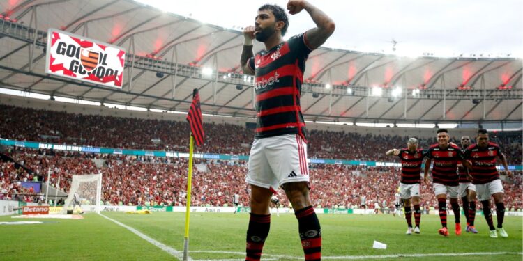 Gabigol discute com Filipe Luís antes de gol do Flamengo