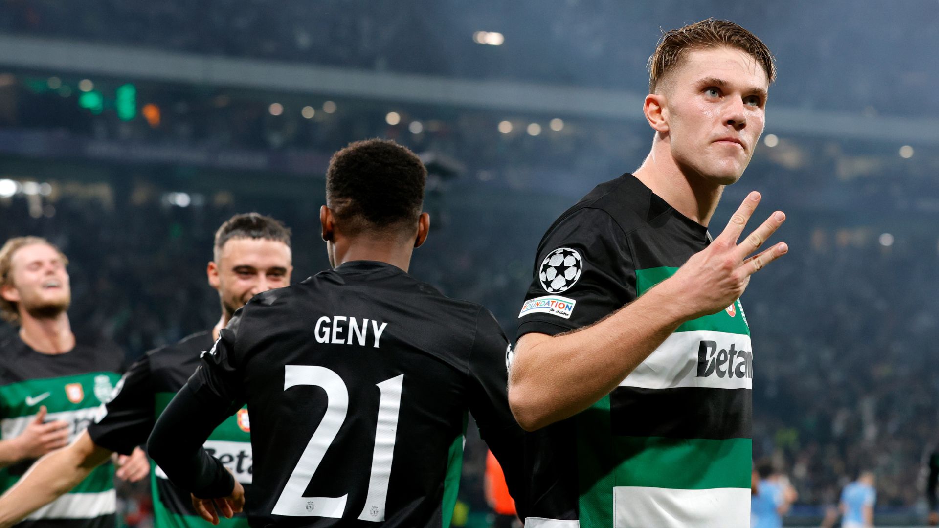 Gyökeres comemorando hat-trick contra o Manchester City 