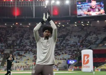 Hugo Souza agradece Corinthians por oportunidade