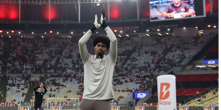 Hugo Souza agradece Corinthians por oportunidade