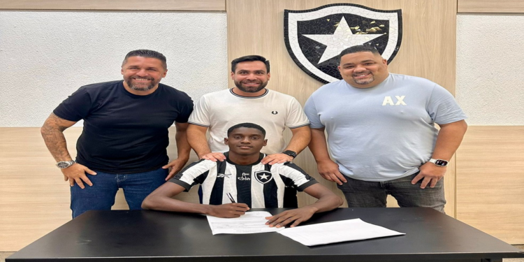 Botafogo assina contrato de R$ 120 milhões com jovem de 17 anos