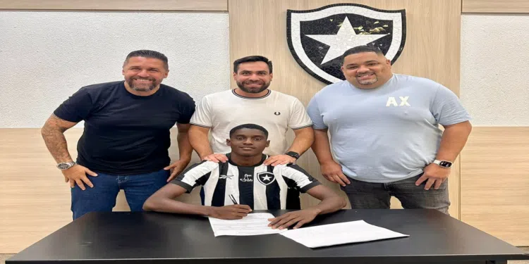 Botafogo assina contrato de R$ 120 milhões com jovem de 17 anos