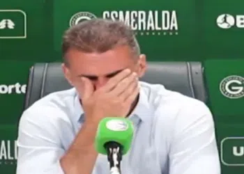 Mancini rebaixou time de seu filho e se emocionou em coletiva