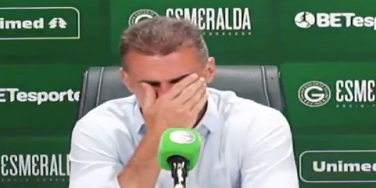 Mancini rebaixou time de seu filho e se emocionou em coletiva