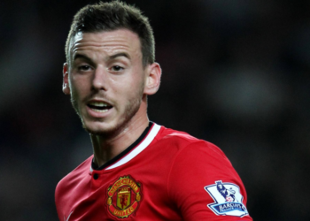 Ex-jogador do Manchester United deixa o futebol e vira carteiro