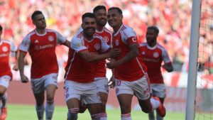 Internacional supera o Bragantino e entra no G4