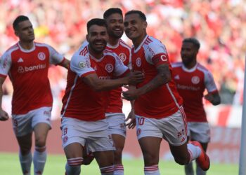 Internacional supera o Bragantino e entra no G4
