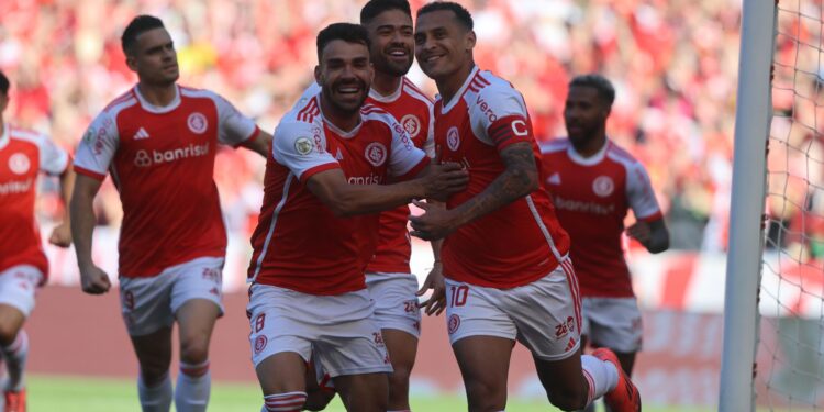 Internacional supera o Bragantino e entra no G4