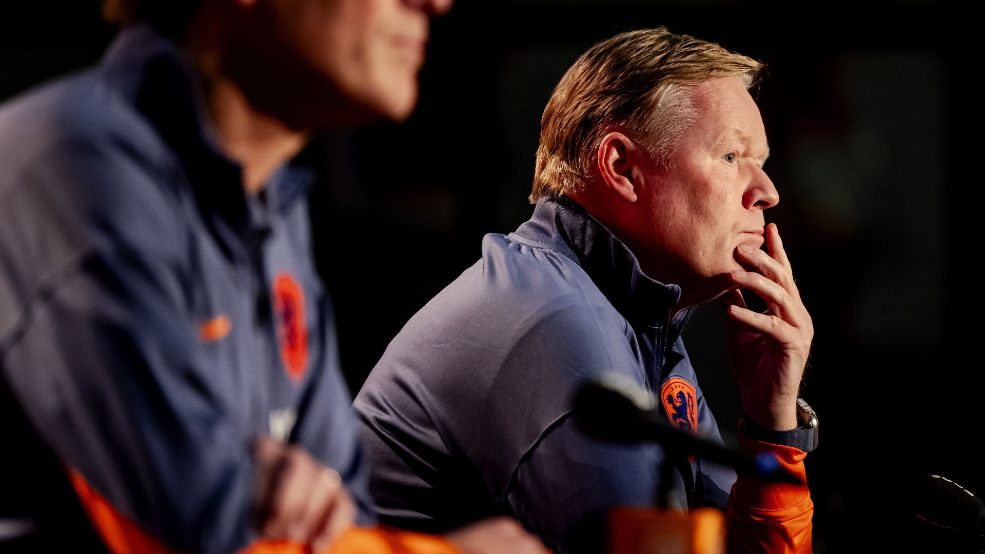 Ronald Koeman em coletiva de imprensa pela sele&ccedil;&atilde;o holandesa