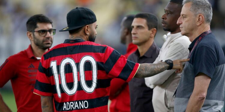 Rodolfo Landim e Gabigol antes de partida do Flamengo