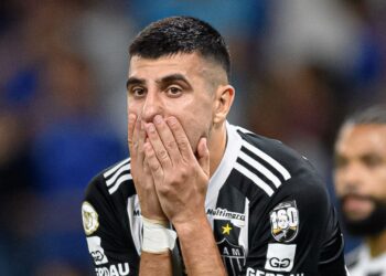 Battaglia lamenta revés na final da Libertadores.