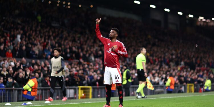 Amad Diallo comemorando gol marcado em Manchester United x PAOK