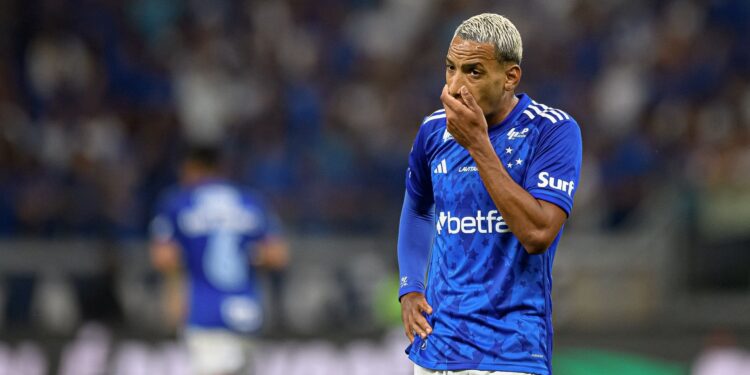 Matheus Pereira questiona substituição no Cruzeiro