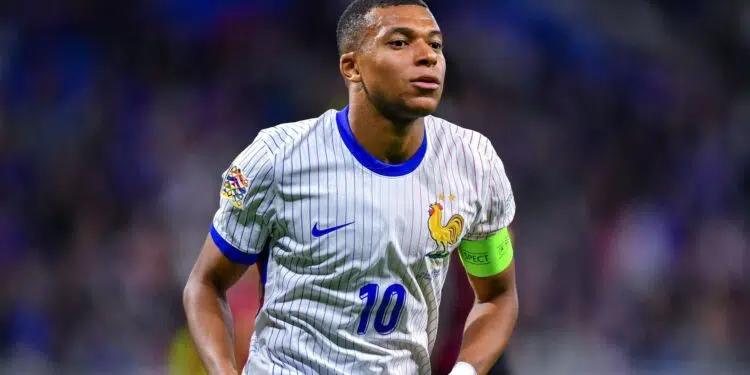 Mbappé fica fora de convocação da França