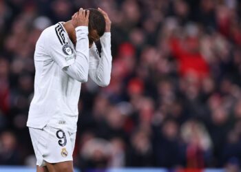 Mbappé lamentando durante partida entre Real Madrid e Liverpool