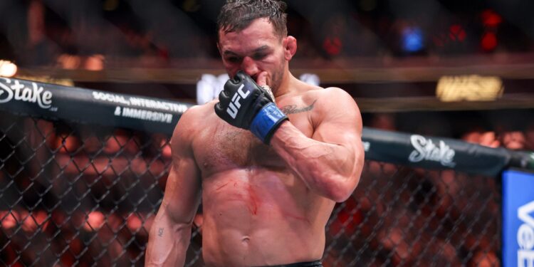 Michael Chandler machucado durante luta contra Charles Do Bronx, no UFC 309