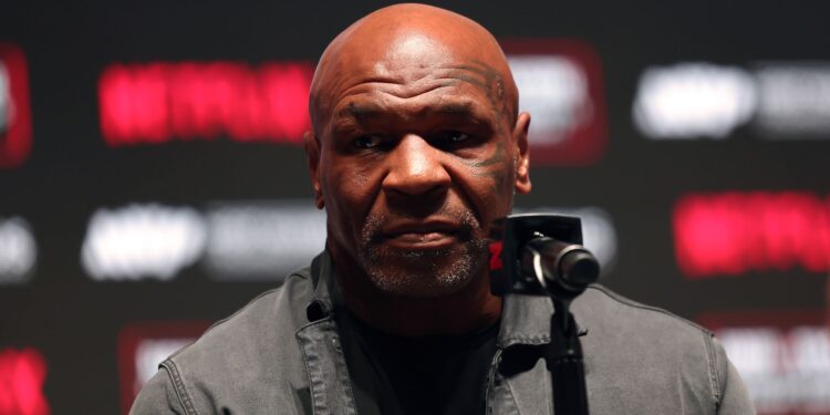 Mike Tyson manda recado antes de luta contra Jake Paul.