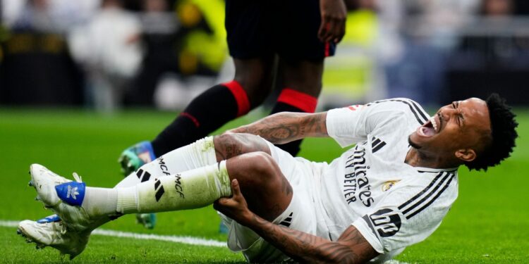 Militão rompe ligamento do joelho pelo Real Madrid